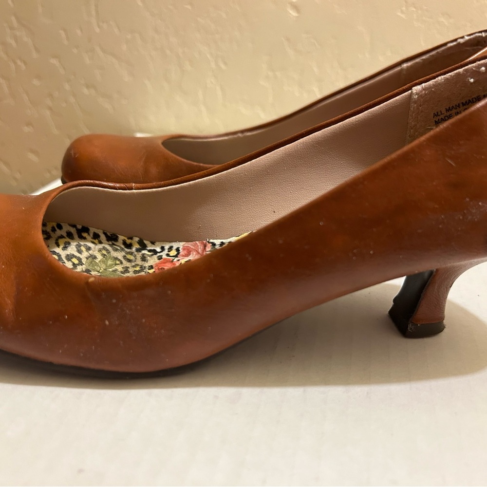 Madden Girl Women's Rust/Brown Pumps - Picture 5 of 10